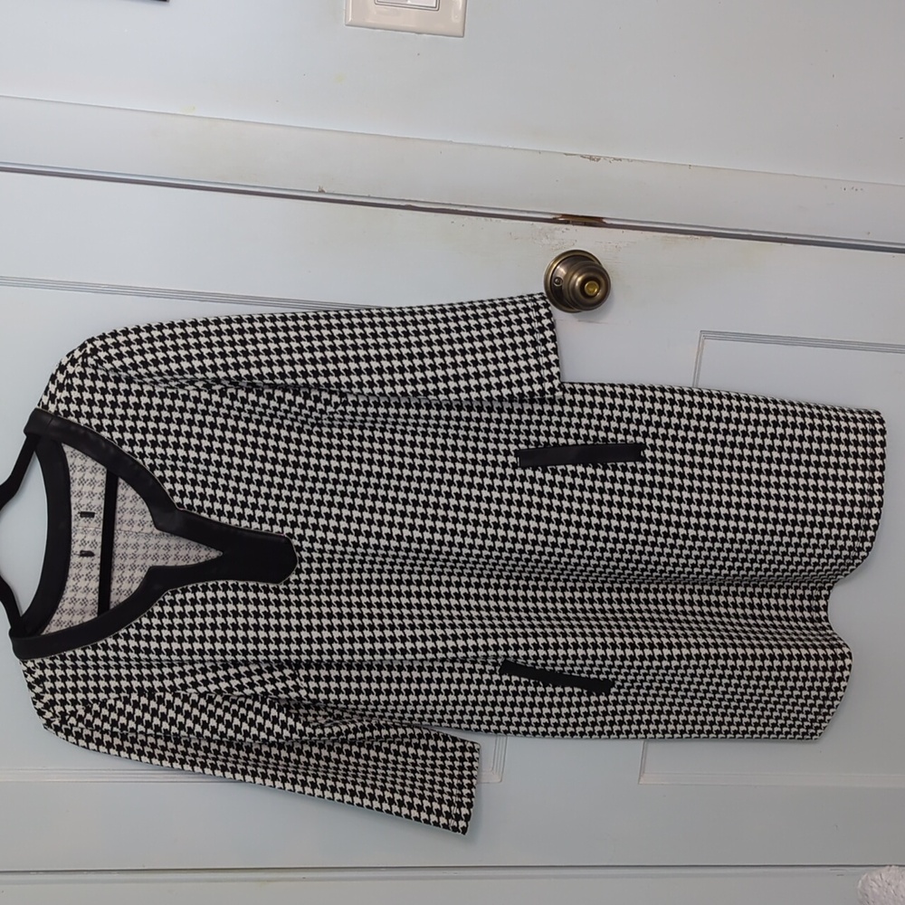 Black and White Sz M Houndstooth Faux Leather Collar and Pockets Midi Dress